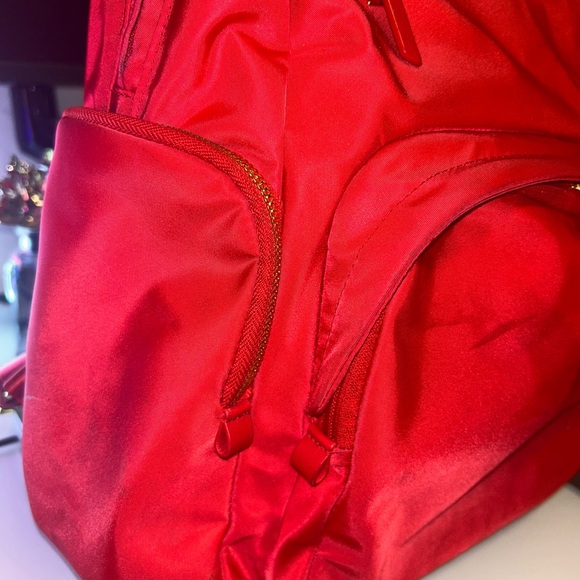 RARE Red Satin Tumi Voyager Luggage Quality Backpack with Gold Trim! - Picture 8 of 17